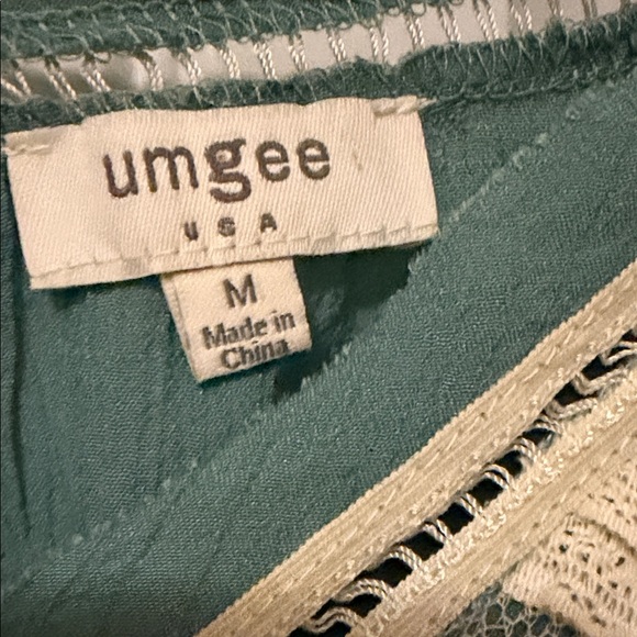 Umgee Teal Green Tunic with Cream Lace Accents - Picture 2 of 3